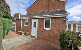 Leominster 3 Bedroom House Parking Garden Private