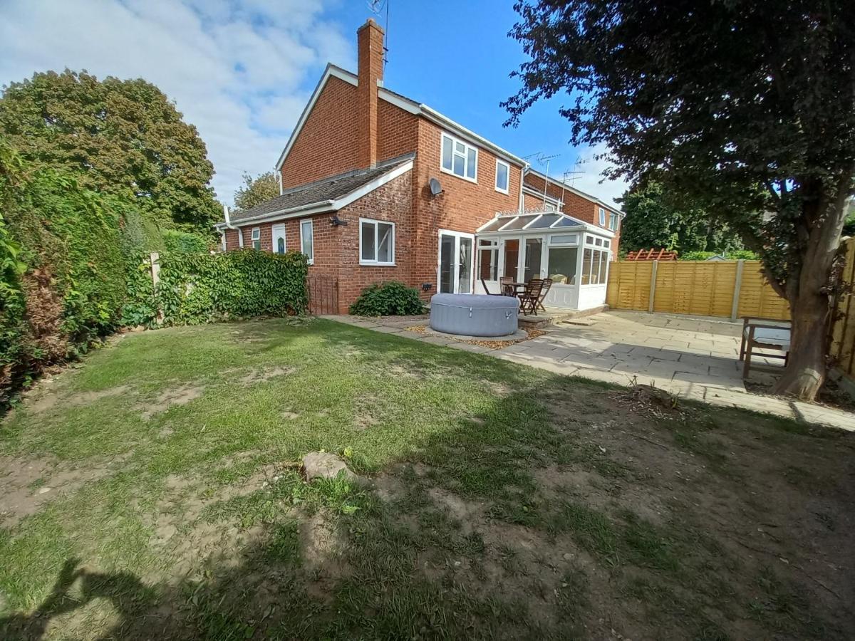 Leominster 3 Bedroom House Parking Garden Private Exterior photo